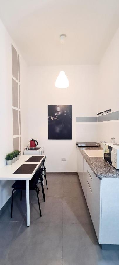 Nice Apartments On Ben Yehuda Str Tel Aviv Exterior photo